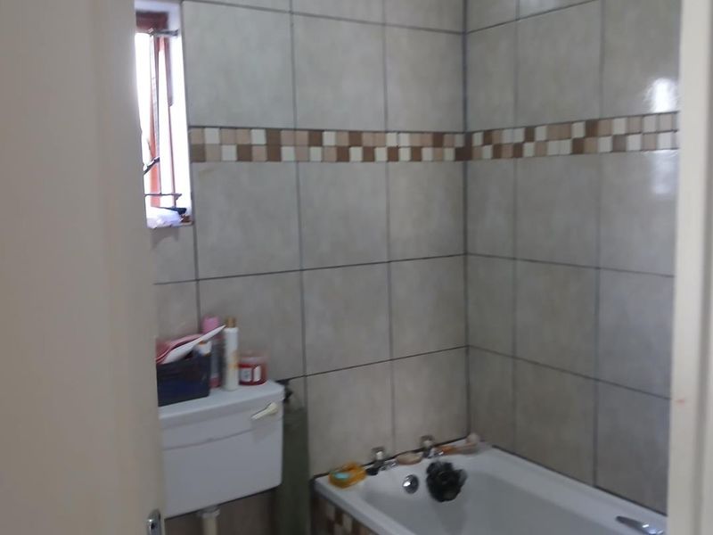 Charming Two-Bedroom House for Rent in Kraaifontein, Scottsdene - Photo 5