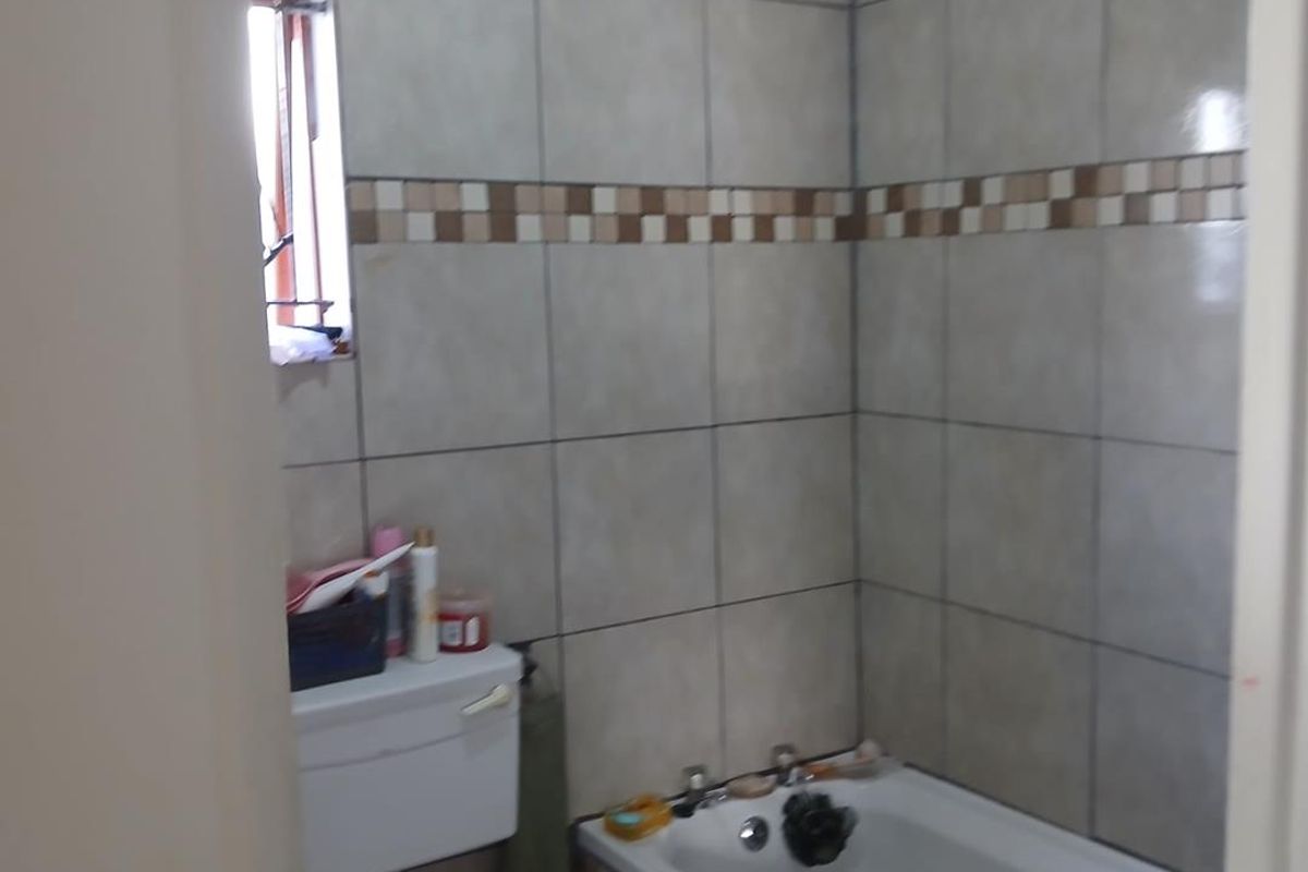 Charming Two-Bedroom House for Rent in Kraaifontein, Scottsdene - Photo 5