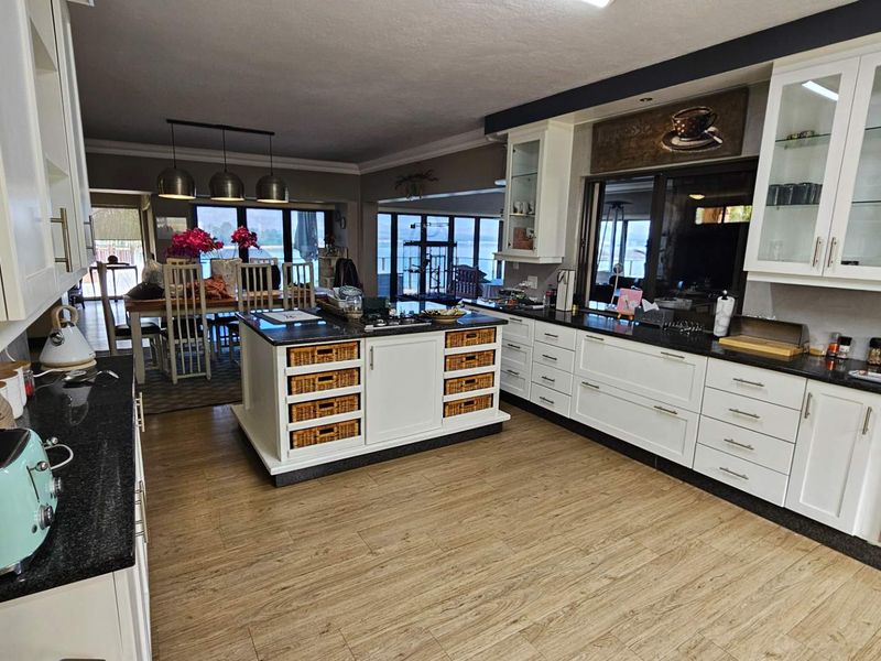 4 Bedroom Executive Family Home in Birdwood Estate - Photo 7