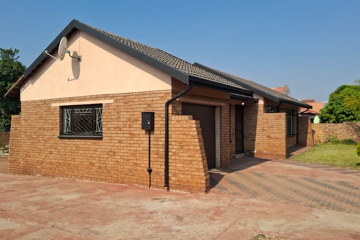 Three bedrooms house for sale in Soshanguve B B - Photo 5