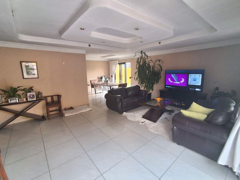 3 Bedroom House in Silverton Ext - Photo 10