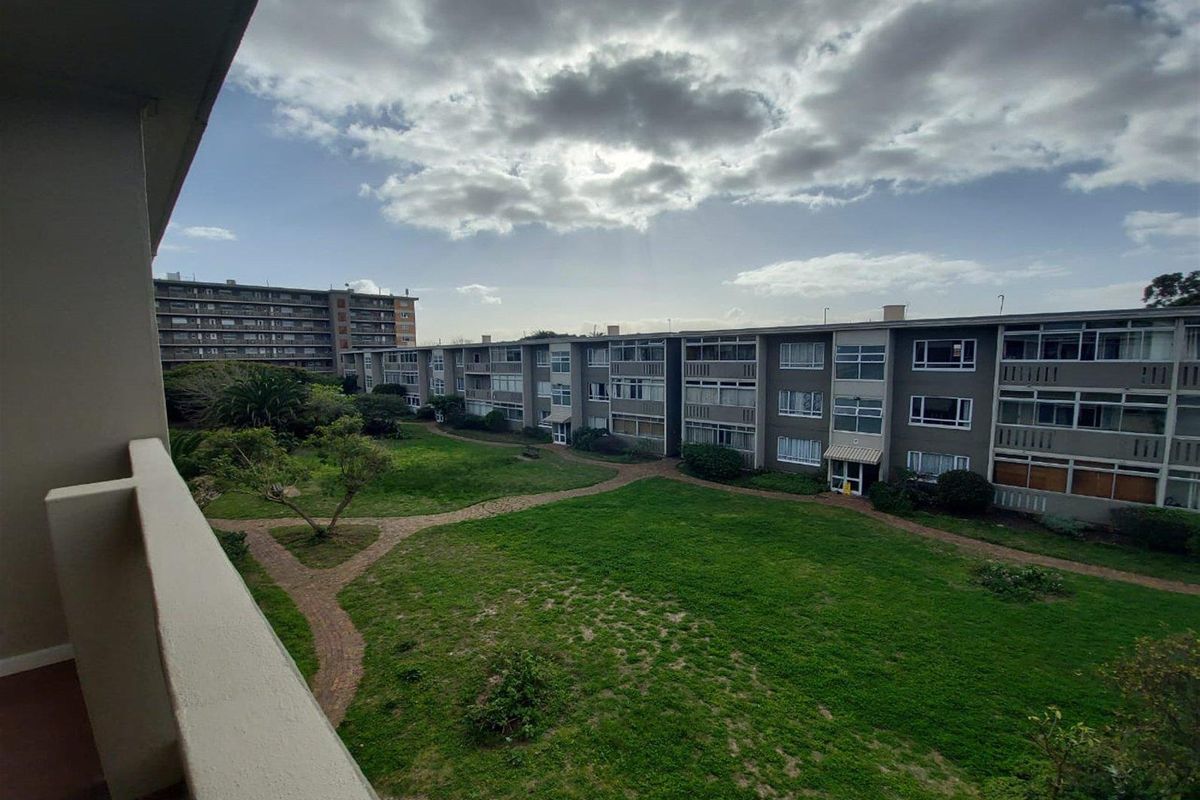 Unfurnished 2-Bedroom Apartment To Rent in Claremont - Photo 3