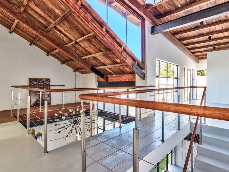 A Striking Renovation With Exceptional Value in Gardens - Photo 6