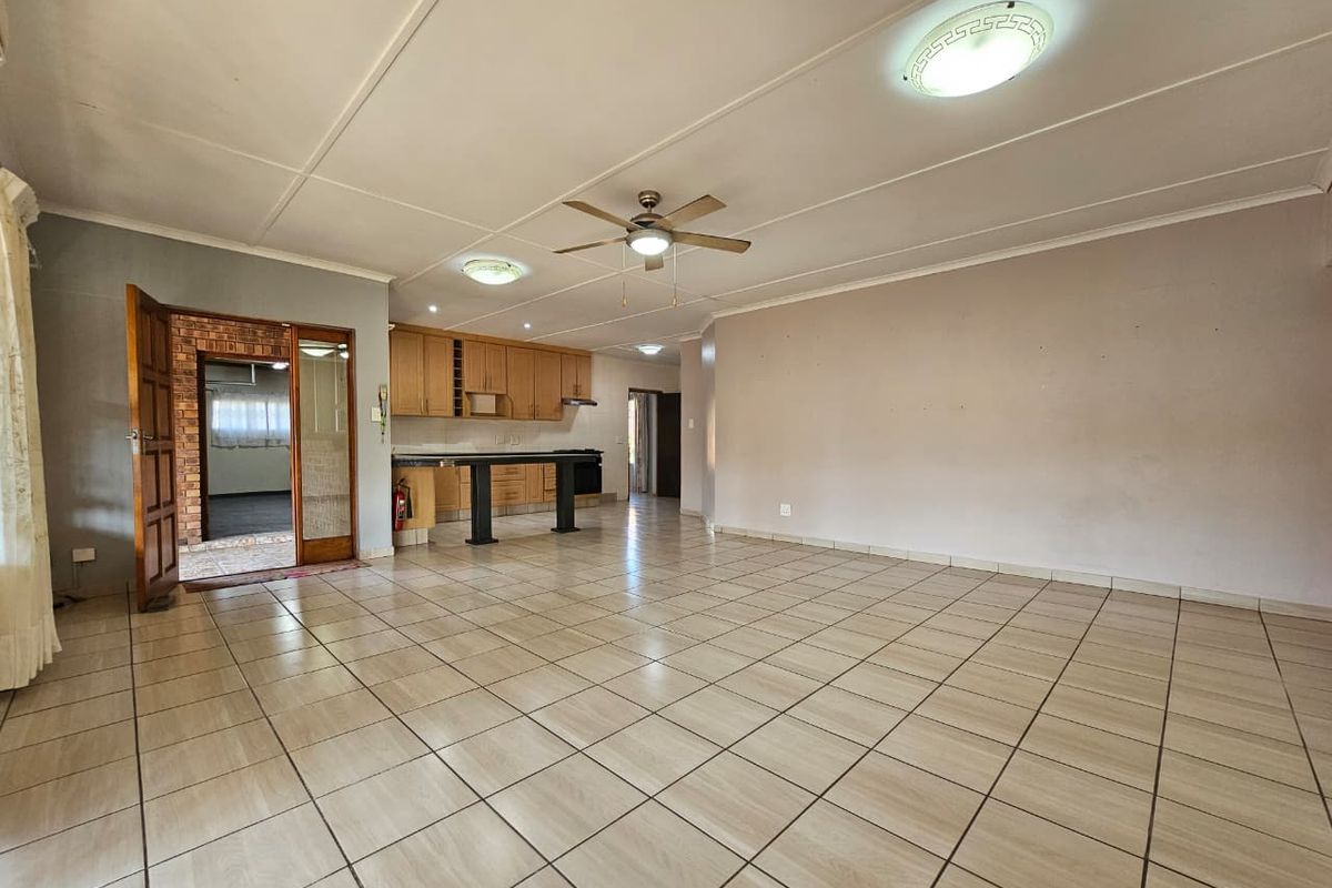 Four-Bedroom Family Home with Pool and Braai in Arboretum - Photo 4