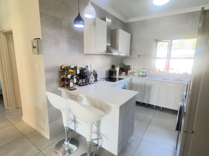Neat 2 bed 1 bath ground floor apartment in Broadacres - Photo 7