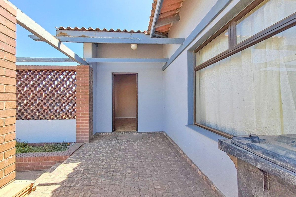 Central, Walvis Bay.  3 Bedroom on LARGE PLOT for sale - Photo 3