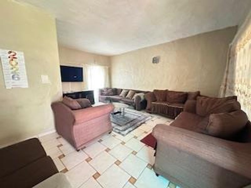 Wonderboom Townhouse: Spacious, Secure, and Stylish Living! - Photo 2