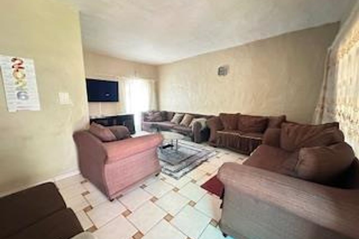 Wonderboom Townhouse: Spacious, Secure, and Stylish Living! - Photo 2