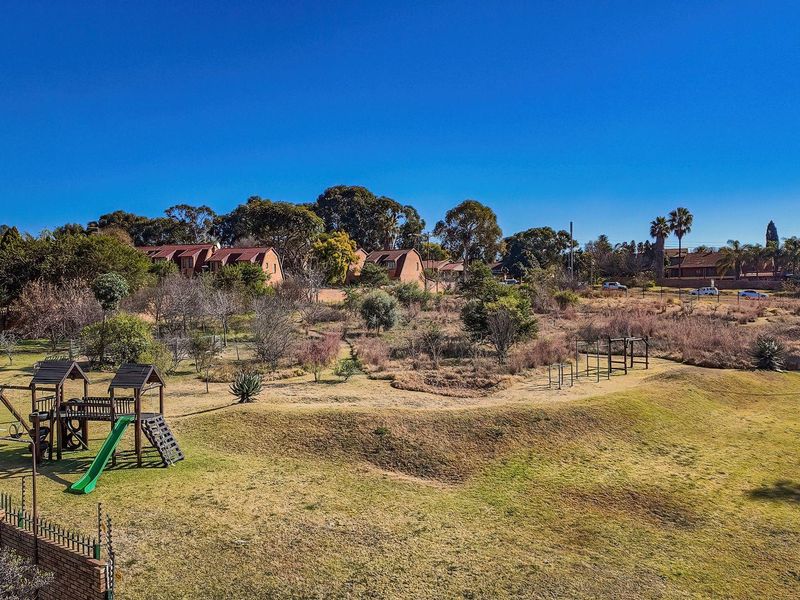 Beautifully Appointed 3-Bedroom Townhouse in Barn Lodge, Boskruin - Photo 5