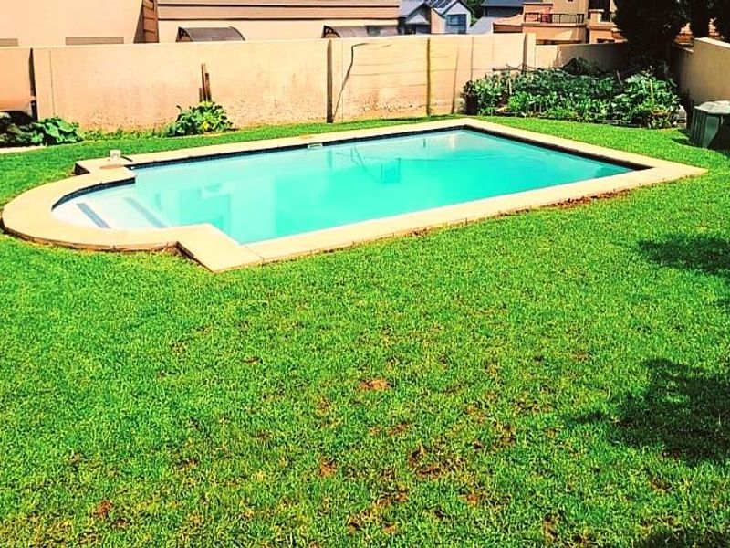 Luxury Family Living in Prestigious Khyalami AH, Midrand Welcome to this exceptional 4-bedroom home nestled in the highly sought-after and secure Khyalami AH - Photo 7