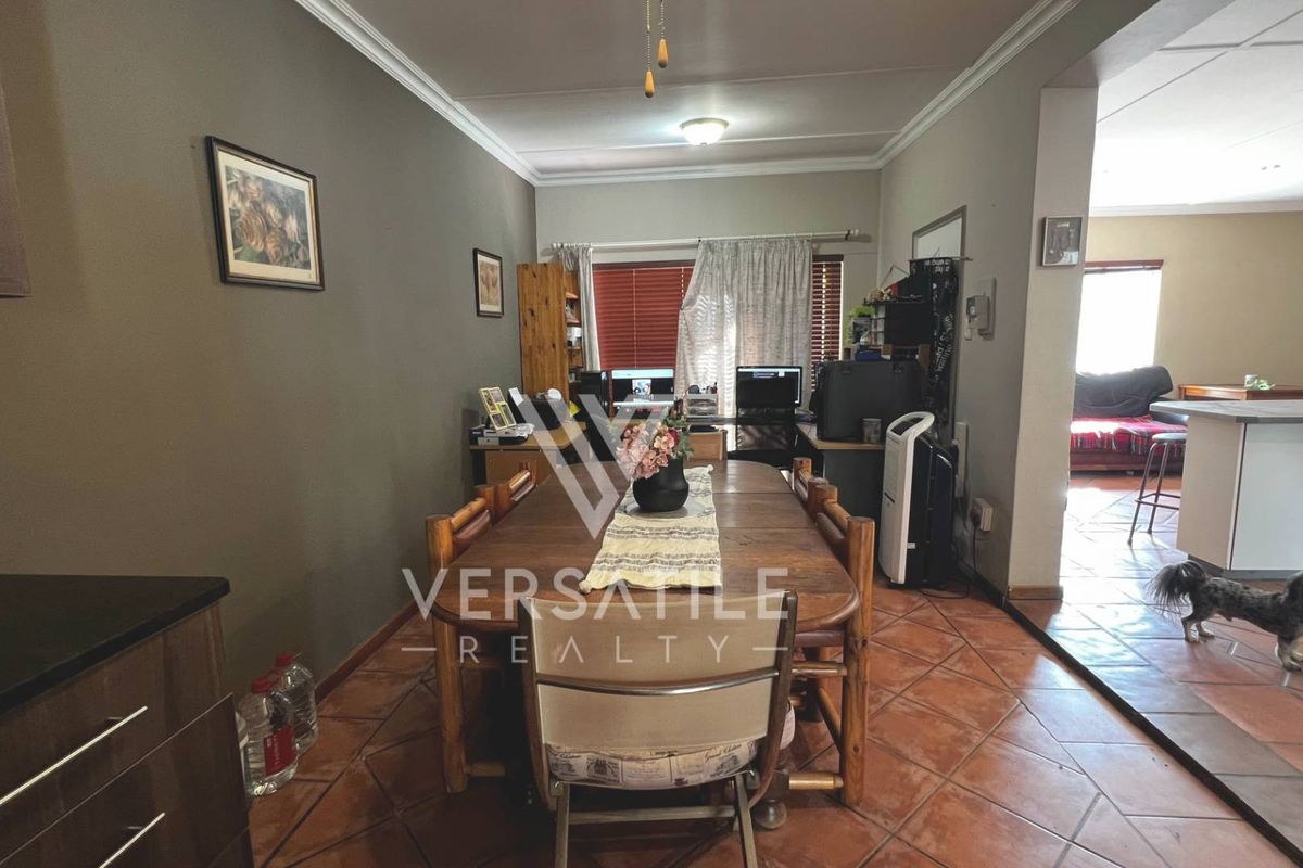 3 Bedroom Townhouse for sale in Welwitschia park, Pionierspark Ex 1 - Photo 2