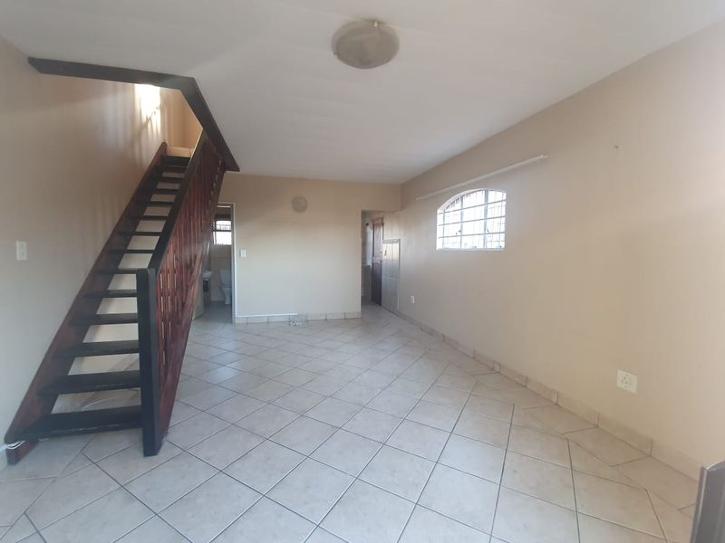 Beautiful Duplex For Sale in Erasmus Kloof! - Photo 6