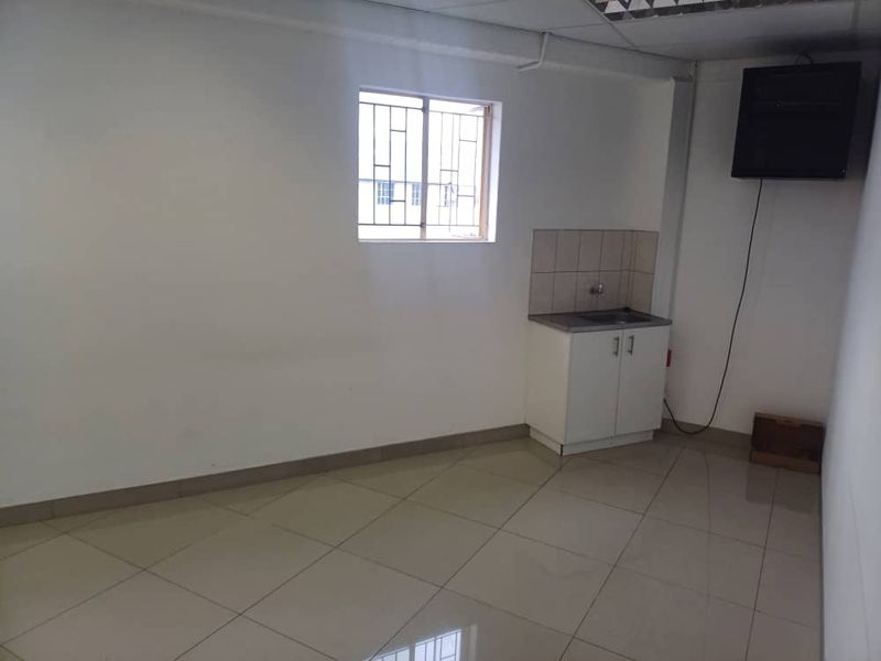 Office to rent in Southern Industrial - Photo 2
