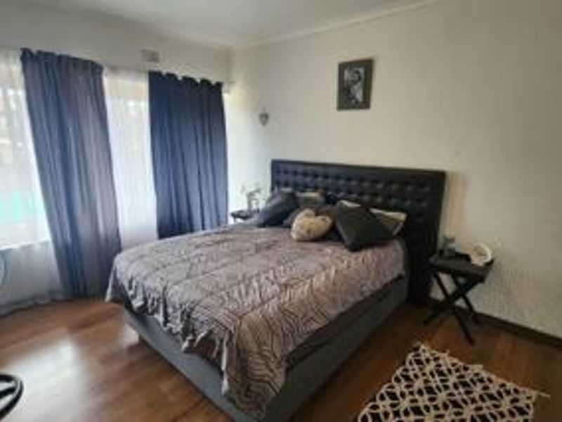 Exquisite Pet-Friendly Duplex Unit with 3 Bedrooms for Sale in Bracken - Photo 10
