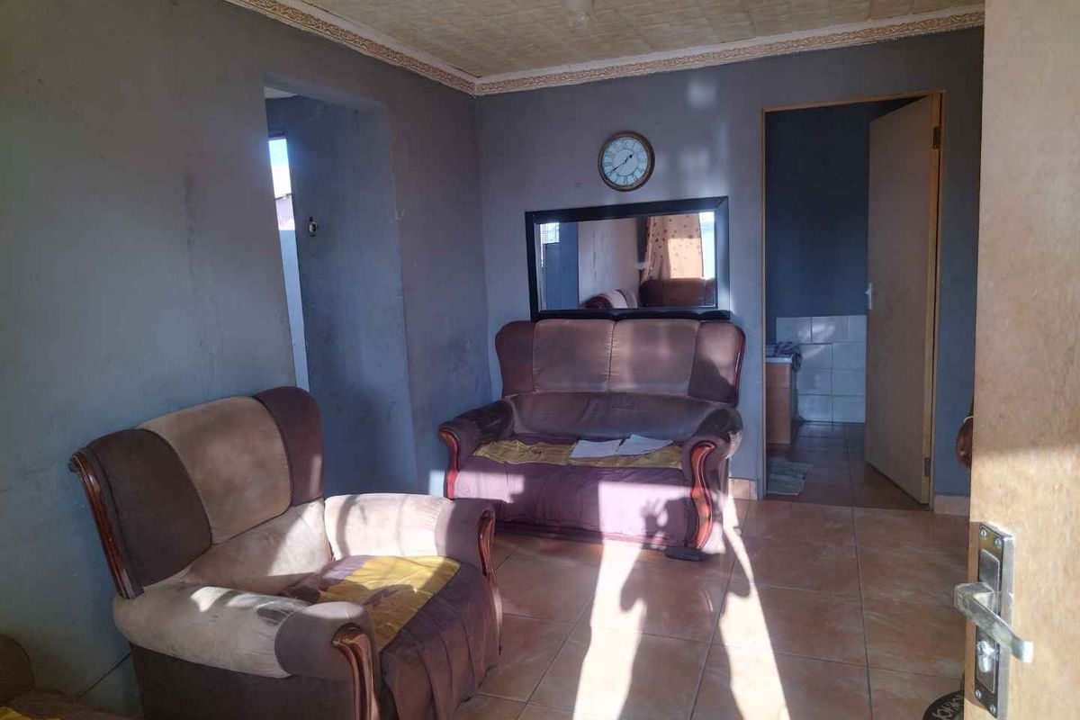 3 bedrooms house for sale in Soshanguve East - Photo 3