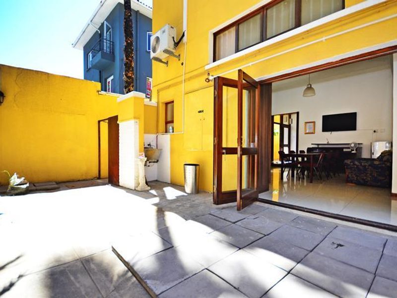 Furnished room in Communal living building - Photo 7
