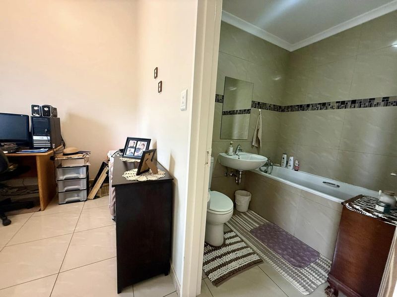 2 Bedroom Townhouse for Sale in Kleine Kuppe - Photo 10