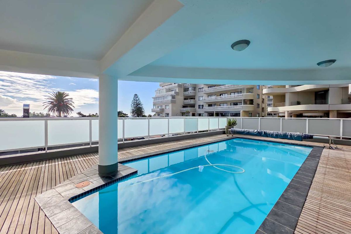 Elegant Coastal Living in the heart of Sea Point - Photo 2