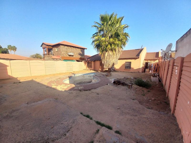 Three bedrooms house for sale in Elandspoort - Photo 5