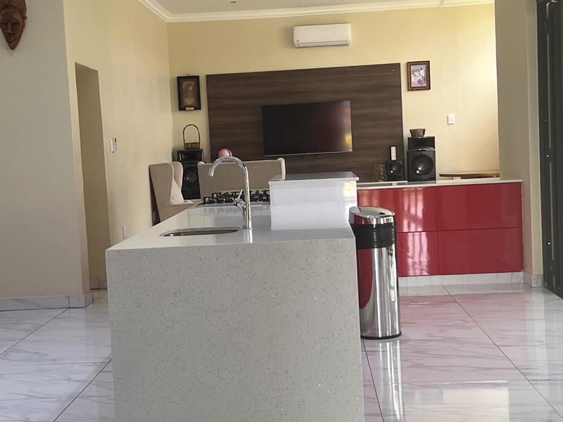 Distinguished landmark farm for sale. - Photo 9