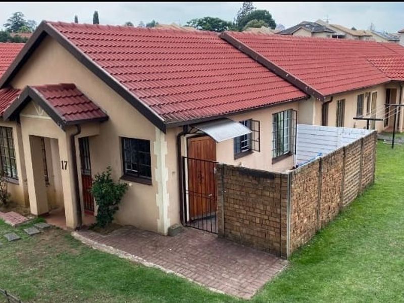 2 Bedroom Townhouse for Sale in Meredale Johannesburg South - Photo 2