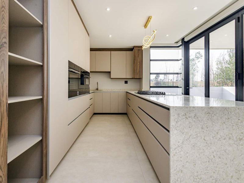 Where Estate Luxury Meets Modern Elegance - Photo 9