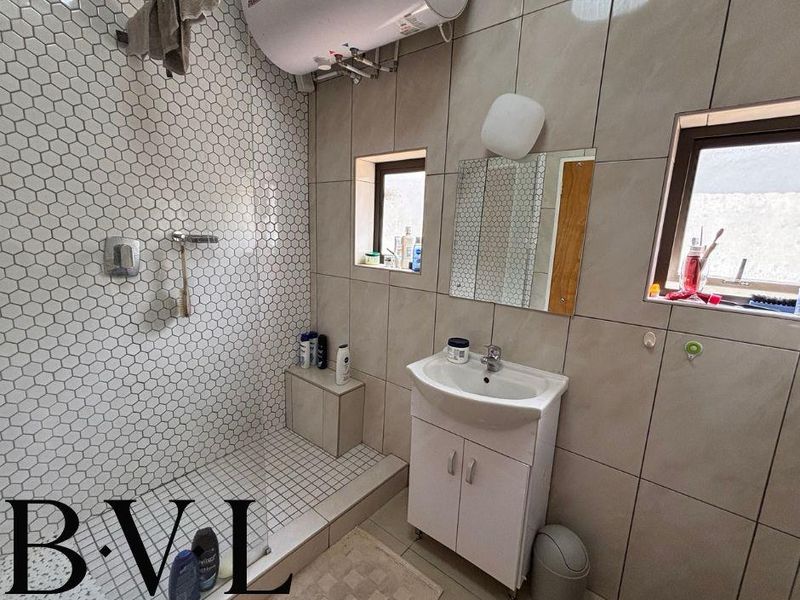 Flat for Sale in Windhoek CBD - N$1,600,000 (excl. costs) - Photo 6