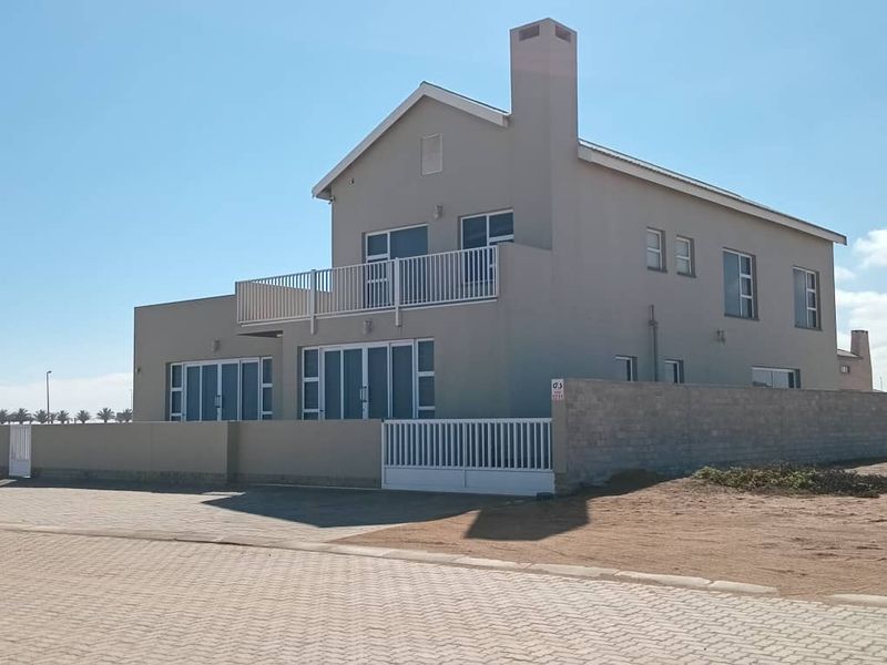BEAUTIFUL, MODERN AND SPACIOUS HOUSE FOR SALE IN HENTIES BAY - Photo 1