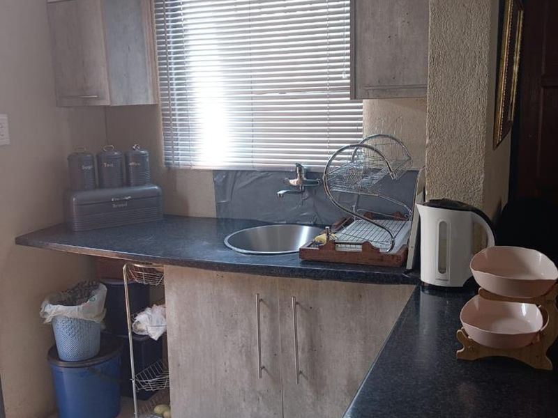 3 bedrooms house for sale in Soshanguve VV - Photo 3