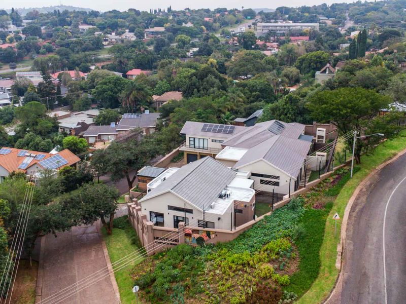Secure 3 Bedroom Apartment in Constantia Park - Photo 5