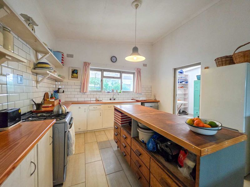 Harbour Area Family Home – Endless Potential in a Prime Stilbaai West Location. - Photo 10
