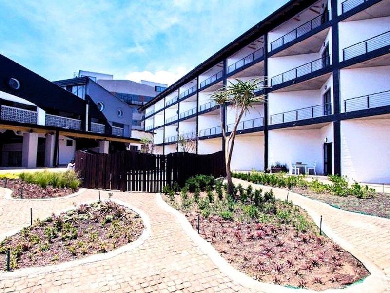 Beautiful bachelor pad in Maboneng - Photo 4