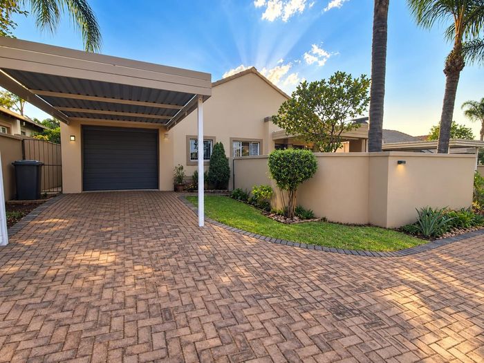 Property #2560561, Townhouse For Sale in Amberfield