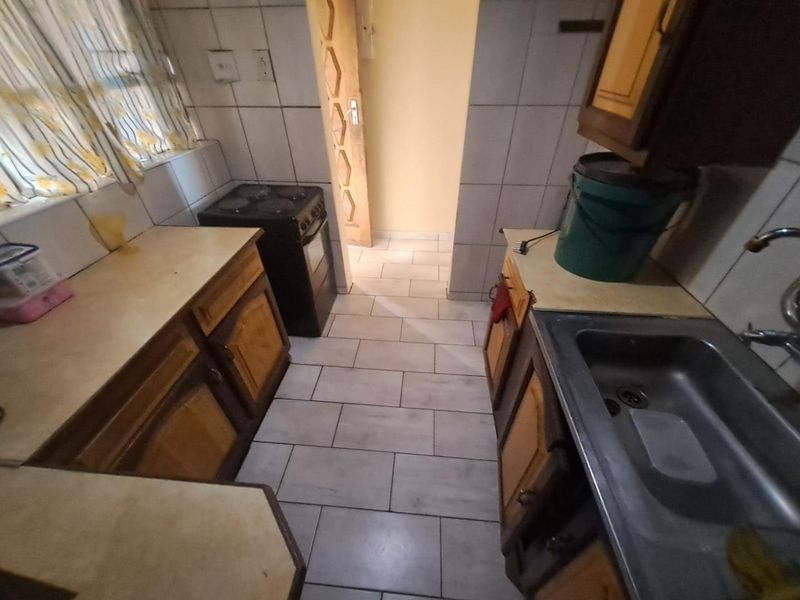 2 Bedroom Flat for sale - Photo 1