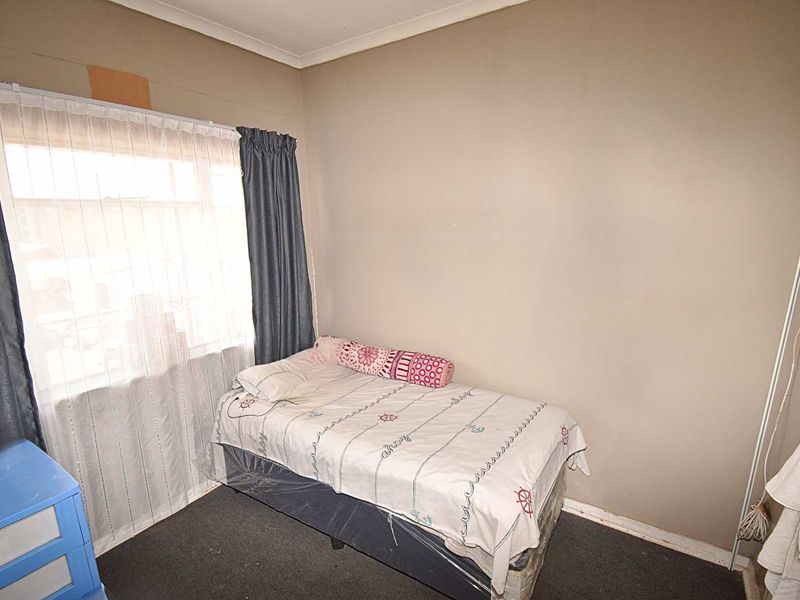 Third Floor Apartment - Photo 9