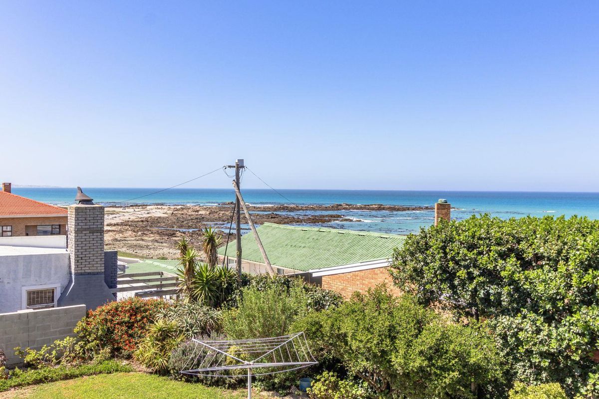 Living the Holiday in Franskraal - Photo 2