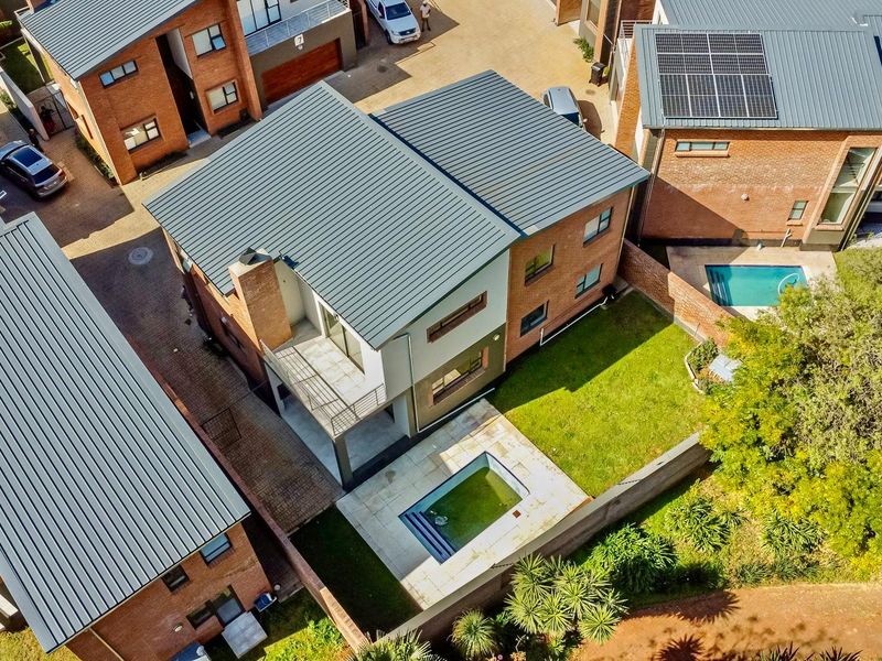 NEWLY DEVELOPED MODERN HOME IN A BOOMED OFF AREA AND SECURE ESTATE - Photo 3