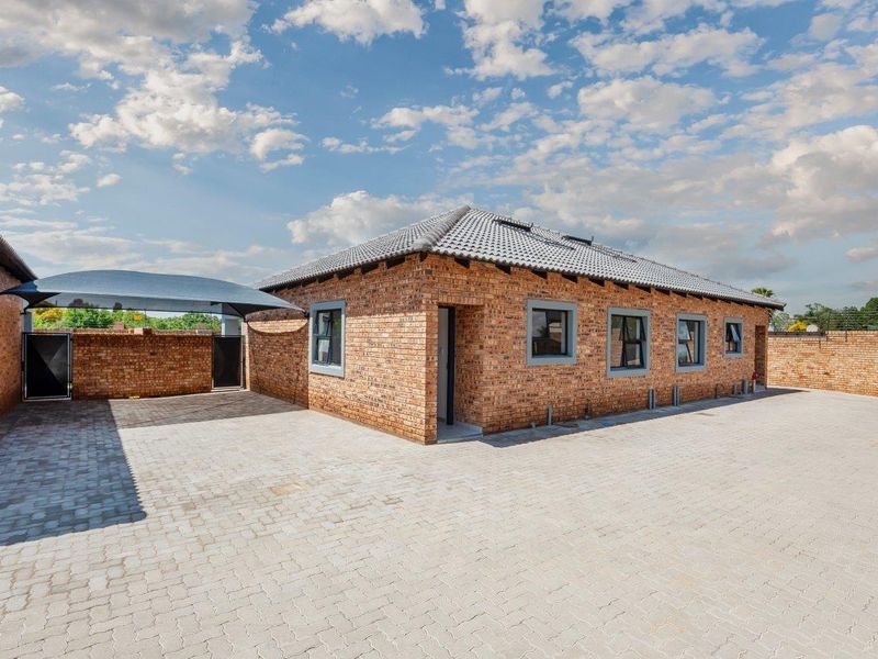 Facebrick simplex cluster only 4 in complex, Brand New so no Transfer Duties. - Photo 2