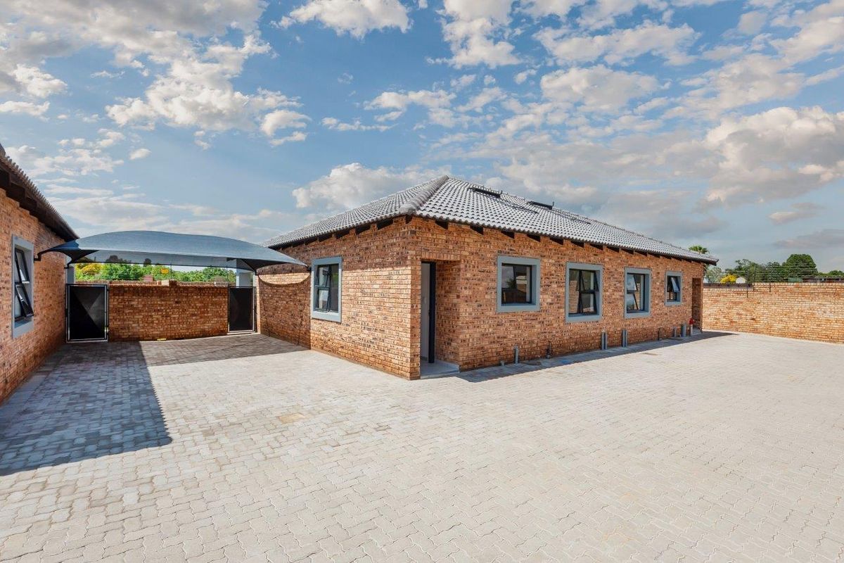 Facebrick simplex cluster only 4 in complex, Brand New so no Transfer Duties. - Photo 2