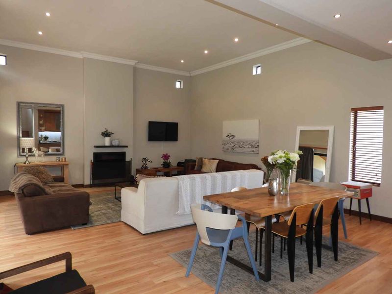 Beautiful corner home in Atlantic Links Estate, Melkbosstrand - Photo 2