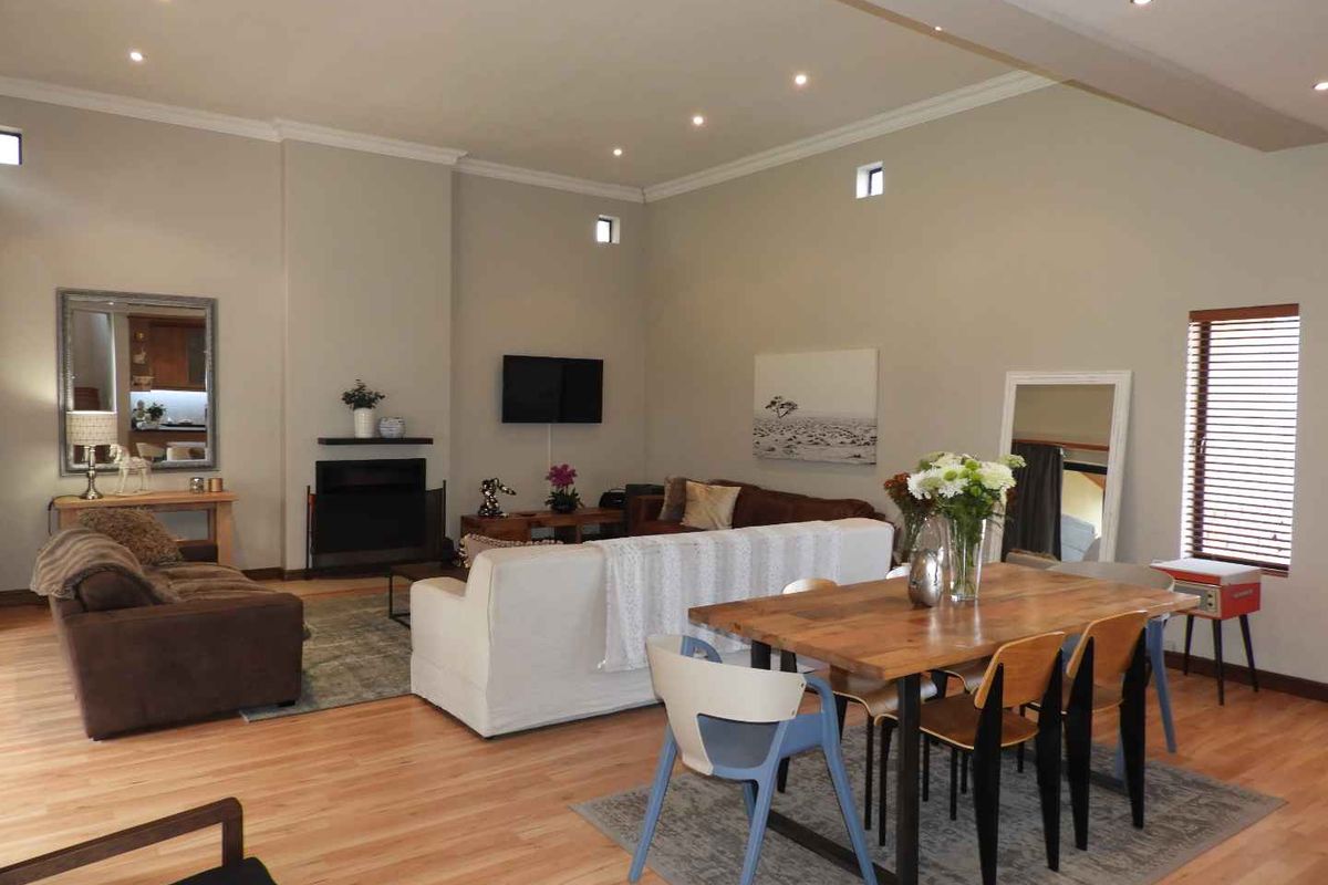 Beautiful corner home in Atlantic Links Estate, Melkbosstrand - Photo 2