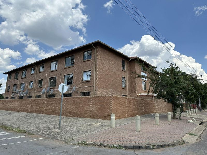 TWO BEDROOM APARTMENT IN PRETORIA NORTH -AVAILABLE 1 AUGUST 2026. - Photo 2