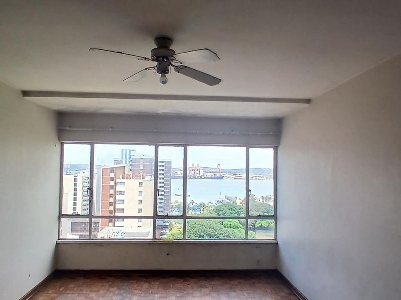 Renovator's Dream: Panoramic Views in Durban Central - Photo 6