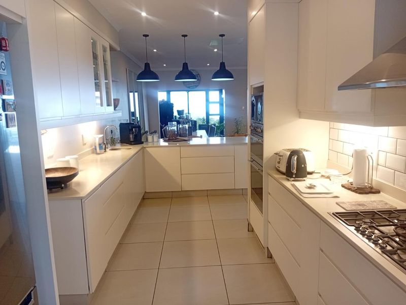 Exceptional investment property in sought after Glenashley with outstanding sea views. - Photo 7