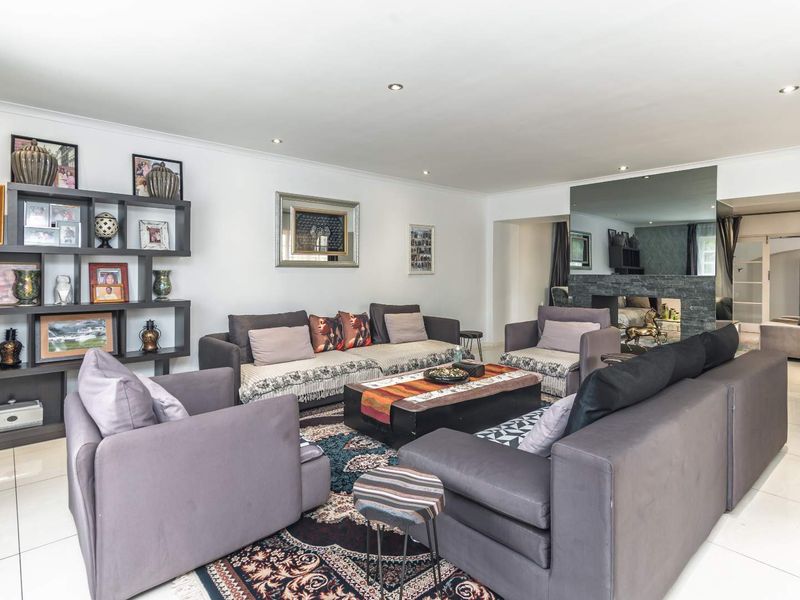 Expansive Constantia Hills Estate – Exceptional Space and Endless Possibilities - Photo 10