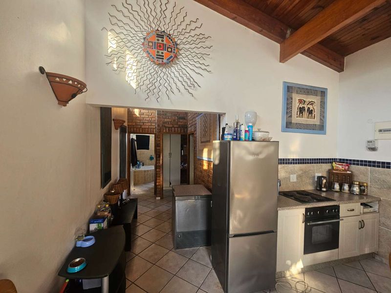 Stunning Top floor 2-Bedroom Apartment in the Heart of St Lucia Estuary – iSimangaliso Wetlands Park. - Photo 8