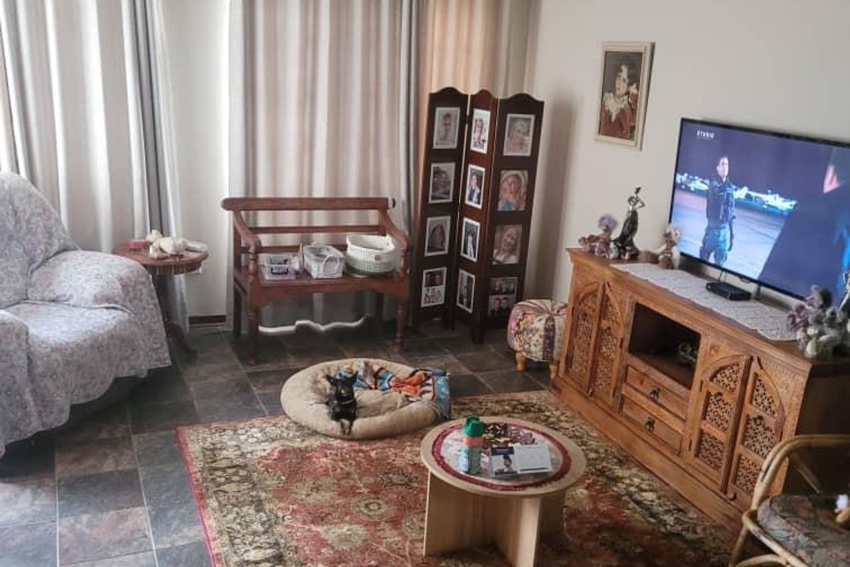 **FOR SALE - KLEINE PALACE, KLEINE KUPPE** - Photo 3