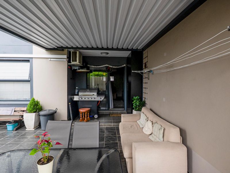 Ground floor modern unit - Photo 5