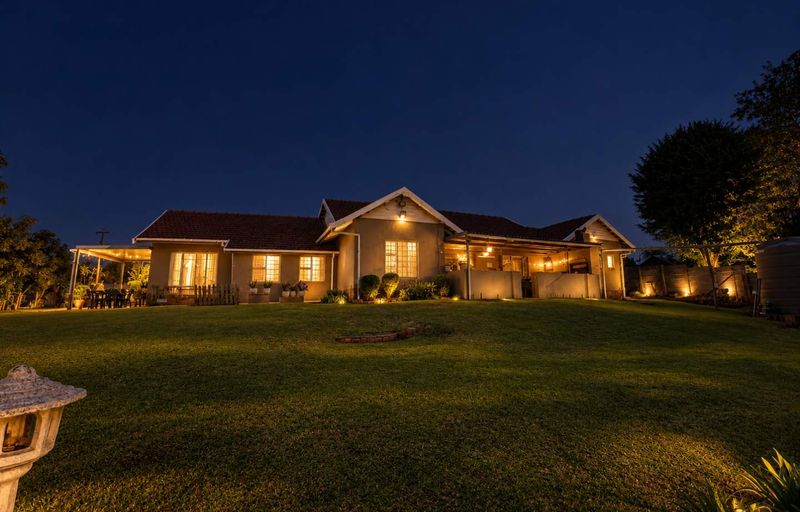 Spacious 5-Bedroom Family Home with Cottage, Pool & Excellent Entertainment Space