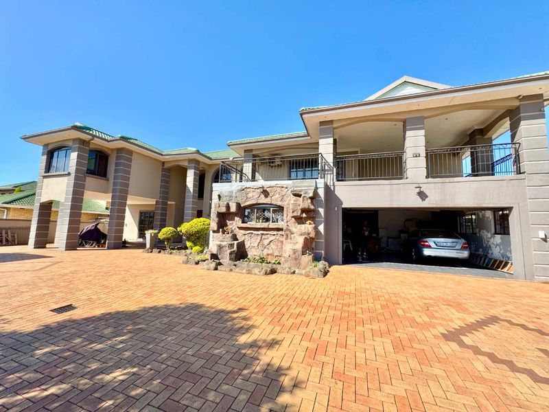 Hendra Estates - Exquisite Large Family Home For Rent In Somerset Park! - Photo 2